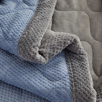 Couverture en flanelle matelassée double couche en polaire corail, douce et chaude, à poils touffus, pour lit et canapé