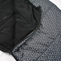 Couverture de poussette universelle chaude pour tout-petits, sac de couchage confortable pour bébé en plein air et doublure en polyester doux pour les voyages d'hiver
