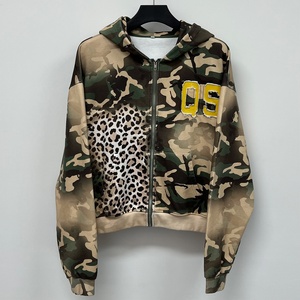 Sweat à capuche zippé personnalisé avec patch brodé, style streetwear, en molleton bouclette, camouflage, coupe oversize, épais, délavé à l'acide - Product Image 3