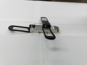 ตัวรับส่งสัญญาณ Qsfp+ ขนาด 128 กรัม รุ่น 57-1000490-01 โมดูลไฟเบอร์ Swl 4x32gbps สำหรับสวิตช์ Brocade G620 G630 รุ่น 57-1000490-01 Brocade Xbr-000268 4x - Product Image 6