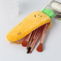 Porte-crayon végétal mignon portable et doux Trousse à crayons en peluche aubergine Pochette pour stylo carotte