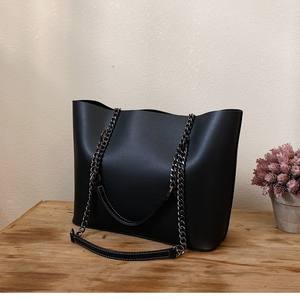 Sac fourre-tout rétro en PU grande capacité pour femme, nouvelle collection automne-hiver, haut de gamme, simple, avec chaîne, à porter à la main ou à l'épaule - Product Image 1