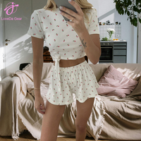Loveda vente en gros femmes été mignon fleur imprimer Homewear à manches courtes T-shirt Shorts lâche deux pièces pyjamas ensemble