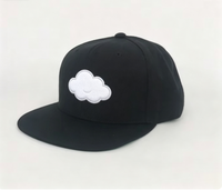 Witte cloud-borduurwerk katoenen snapback pet met verstelbare platte klep