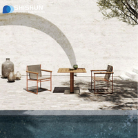 Ensemble de meubles de luxe modernes et durables pour l'extérieur, idéal pour hôtels, resorts, jardins, chambres, villas, balcons et terrasses, comprenant une table et des chaises de salle à manger.