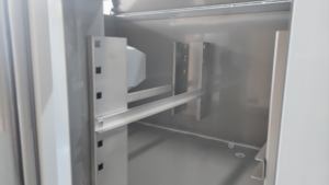 Réfrigérateur à pizza 2 portes taille GN Saladette Réfrigérateur avec couvercle en S.S et dessus en granit - Product Image 4