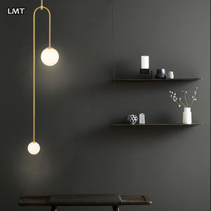 Lampadario a sospensione lungo in metallo con paralume in vetro dorato per interni, ideale per hotel, camera da letto e comodino - Product Image 5