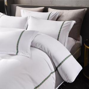 Parure <span class=keywords><strong>de</strong></span> <span class=keywords><strong>lit</strong></span> quatre pièces pour hôtel cinq étoiles, style ruban fin, <span class=keywords><strong>drap</strong></span> et housse <span class=keywords><strong>de</strong></span> couette blancs mats - Product Image 4