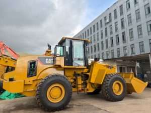 Chargeuse sur pneus CAT 966F d'occasion économique, unité robuste pour les travaux de transport de matériaux en exploitation minière en ciel ouvert - Product Image 6