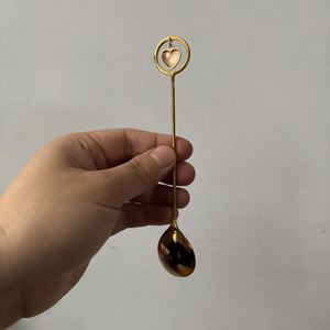 Cuchara de Café y Tenedor para Pastel de Acero Inoxidable Dorado Premium con Diseño de Estrella y Corazón - Product Image 5
