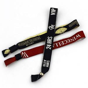 สายรัดข้อมือแบบใช้แล้วทิ้งสำหรับงานผ้าล็อคทรงกระบอกแบบมีโลโก้ออกแบบได้ตามต้องการ - Product Image 6