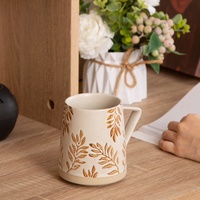 Vente en gros de 400ml Tasse à café en céramique rétro avec poignée créative avec feuille peinte à la main Fond en argile personnalisé Logo personnalisé