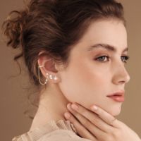 4 Pasang Anting Zirkon Bunga Asimetris dan Set Cuff Telinga Rantai untuk Wanita, Perhiasan Gaya Campuran Kuningan Berlapis Emas