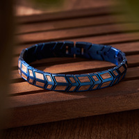 Bracelet en bois massif de style technique pour homme