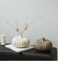 Vase en céramique de style Wabi-Sabi moderne et mini artisanat de fleurs Accessoires de maison de conception côtière pour ornements de style Ins