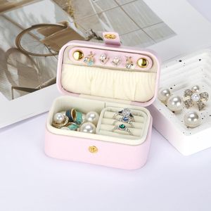 Estuche de Joyería Portátil Mini de PU Hecho a Mano con Cierre de Botón - Almacenamiento para Aretes, Anillos y Joyas - Product Image 2