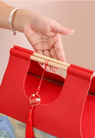 Sac de luxe en cuir PU avec poignée et pompon, idéal pour l'emballage de cadeaux du Ramadan, du Nouvel An chinois et des fêtes.