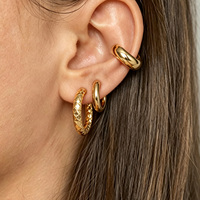 Goldene Kreisförmige Ohrringe für Damen Polierte Diamantgeschliffene Facettierte Runde Creolen Modeschmuck Party-Geschenk Chic