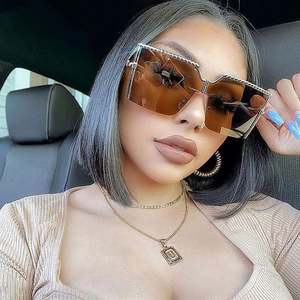 Gafas de Sol de Lujo Vintage para Mujer, Montura de Aleación, Lentes de Una Pieza, Protección UV400, Diseño Cuadrado Extragrande, Gran Venta - Product Image 1