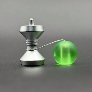 Juguete de Equilibrio de Madera Hecho a Mano, Idea de Regalo Única para Amantes de las Aficiones y Familias - Product Image 2