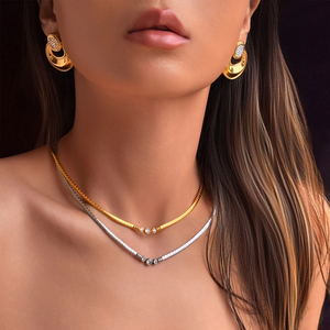 ชุดเครื่องประดับสร้อยคอและกำไลข้อมือกันน้ำ รุ่น B252609  ทำจากสแตนเลสสตีลชุบทอง 18k ไม่หมอง พร้อมจี้ห้อยประดับด้วยเพชร CZ ทรงกลม - Product Image 1