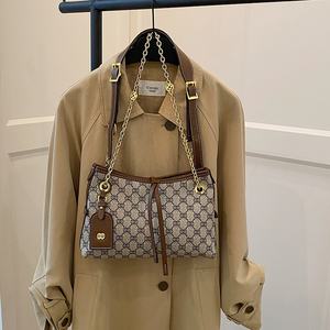 กระเป๋าสะพายไหล่ผู้หญิงคุณภาพสูง ความจุขนาดใหญ่ เหมาะสำหรับใช้งานกลางแจ้ง มาพร้อมสายโซ่และซิป 5804 - Product Image 4