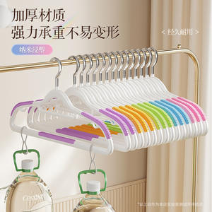 Cintre à vêtements antidérapant Youna avec coussinets d'épaule colorés pour armoire et séchoir - Product Image 3