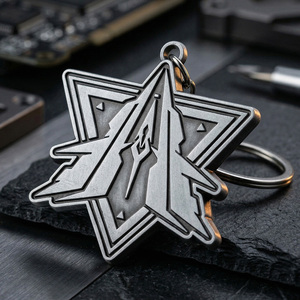 Portachiavi Vintage Personalizzato con Dettagli Raffinati, Placcato Argento Anticato, a Forma di Stella, in Lega di Zinco Riciclata Pressofusa - Product Image 1