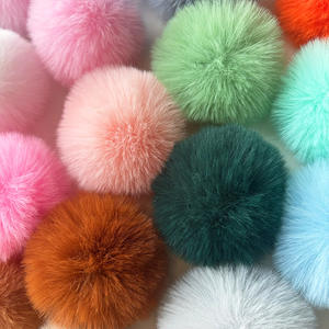 Pompons en fausse fourrure de lapin JC faits à la main, boule de 3,1 pouces, bande élastique, boucle, chapeaux d'hiver de Noël, porte-clés, décoration de mariage et de la maison - Product Image 1