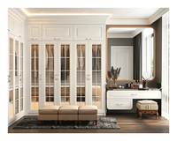 Armoire de chambre à coucher de style européen classique sur mesure, avec portes coulissantes en verre trempé, rangement modulaire pour vêtements