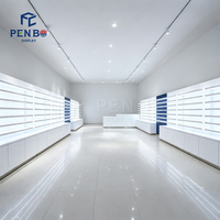 Lemari Display Optik LED Kustom dengan Panel Berlubang dan Penyimpanan Terkunci, Showcase Dinding Kacamata untuk Toko Ritel Kacamata