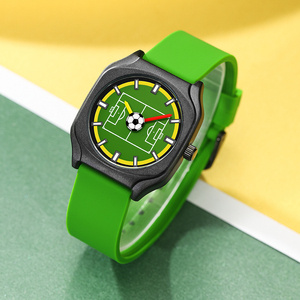 Montre sport à thème football avec logo personnalisé <span class=keywords><strong>pour</strong></span> événements mondiaux de football, conception de terrain OEM ODM, montre à quartz avec bracelets interchangeables - Product Image 3