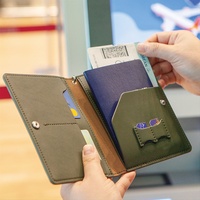 Porte-passeport en similicuir avec dragonne, portefeuille de voyage avec emplacements pour cartes et dragonne, étui de voyage pour passeports, cartes et billets