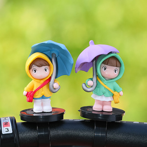 Figurine de fille avec parapluie, décoration de voiture de dessin animé, mini ornement en plastique pour intérieur de véhicule, poupée décorative, jouet unisexe - Product Image 4