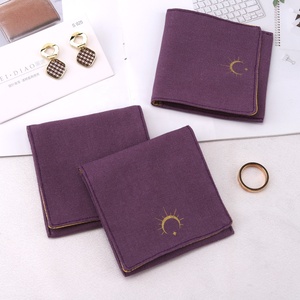 Pochette à bijoux de luxe en coton et lin violet avec logo personnalisé imprimé, petit sac à bijoux à rabat en coton - Product Image 4