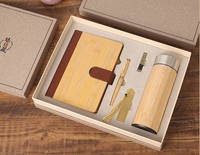 Premium Business A5 Geschenkbox-Set für Firmenveranstaltungen A5 Bambus und PU Hardcover Notizbuch mit Magnetverschluss, Stift und Becher