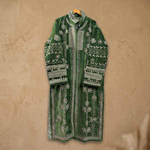 Manteau long en velours vert brodé artisanal de luxe personnalisé, design floral bohème traditionnel ouzbek Suzani, hiver, femme - Product Image 2