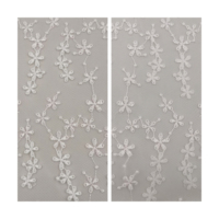 Tissu en dentelle brodée 3D en maille polyester blanc à motif floral en relief pour robe de mariée
