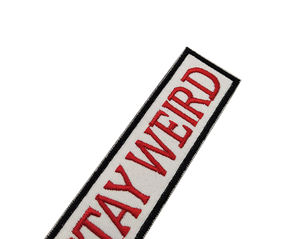 Couleur rouge longue bande broderie couleur rouge lettre STAY WEIRD broderie vêtements étiquette coudre sac de Sport chapeau vêtements - Product Image 5