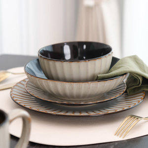 Set di 16 Pezzi in Gres Rustico Bianco con Sfumature Verticali e Smalto Reattivo, Piatti, Ciotole e Tazze con Interno Nero, Adatti al <span class=keywords><strong>Forno</strong></span> - Product Image 6