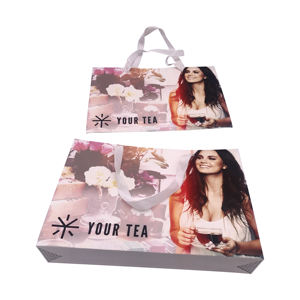 Vente en gros de logos de marque imprimés sur mesure promotion vêtements de luxe cadeau de vente au détail sac à provisions bijoux sac en papier avec poignée - Product Image 2