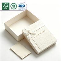 Boîte cadeau rigide à deux pièces avec couvercle gaufré personnalisé, ruban en satin et logo en feuille d'or pour les cadeaux de mariage, les cosmétiques, les bijoux