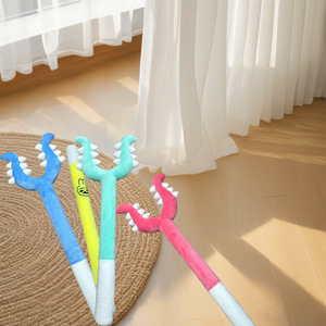 Bâton de chatouillement Giiikawa, style adulte, jouet interactif en peluche pour chien et animal de compagnie - Product Image 3