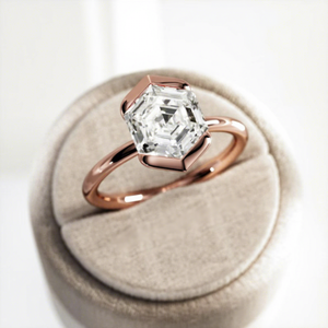 Bague de fiançailles en or jaune 14k/18k avec diamant hexagonal cultivé en laboratoire, demi-sertissage, certifiée IGI, design Art Déco tendance - Product Image 2