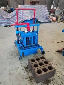 Machine mobile de fabrication de blocs QT2-45, machine de fabrication de blocs creux en cendres, machine de fabrication de blocs de béton <span class=keywords><strong>Hourdis</strong></span> - Product Image 5