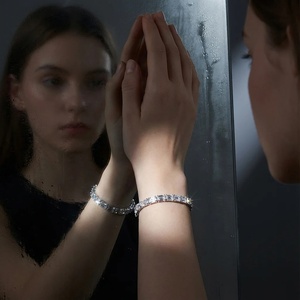 กำไลข้อมือเพชรทรงอีสต์เวสต์สีมรกต - ทอง 9k, 14k, 18k - Product Image 2