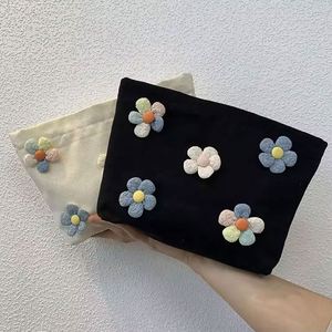 Muestra gratuita de estuche de viaje para cosméticos y lápices de 12 oz con impresión de logotipo personalizado, bolsa de maquillaje de poliéster natural con cremallera grande. - Product Image 3