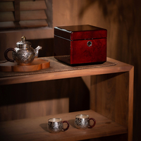 Finition grain de bois pour services à thé en porcelaine de différentes tailles et couleurs rouge foncé haute brillance boîte à pot unique