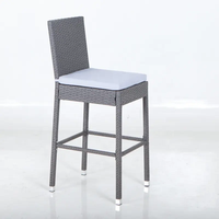 Ensemble de jardin moderne et durable, mobilier de patio, table et chaises en acier et rotin avec verre trempé pour utilisation en entrepôt