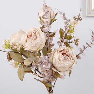Ramo de eucalipto y rosas inglesas Qihao de 59 cm, flores artificiales para decoración de bodas y hogar, alta simulación, seda plástica. - Product Image 2